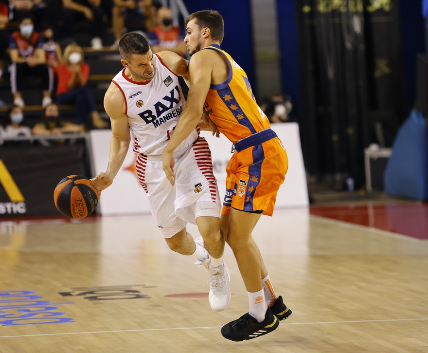 Galería de fotos J02: BAXI Manresa 69 - Valencia Basket 89