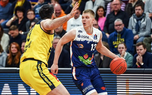 Elias Valtonen's first match in the BBL and full of victories in the LEB