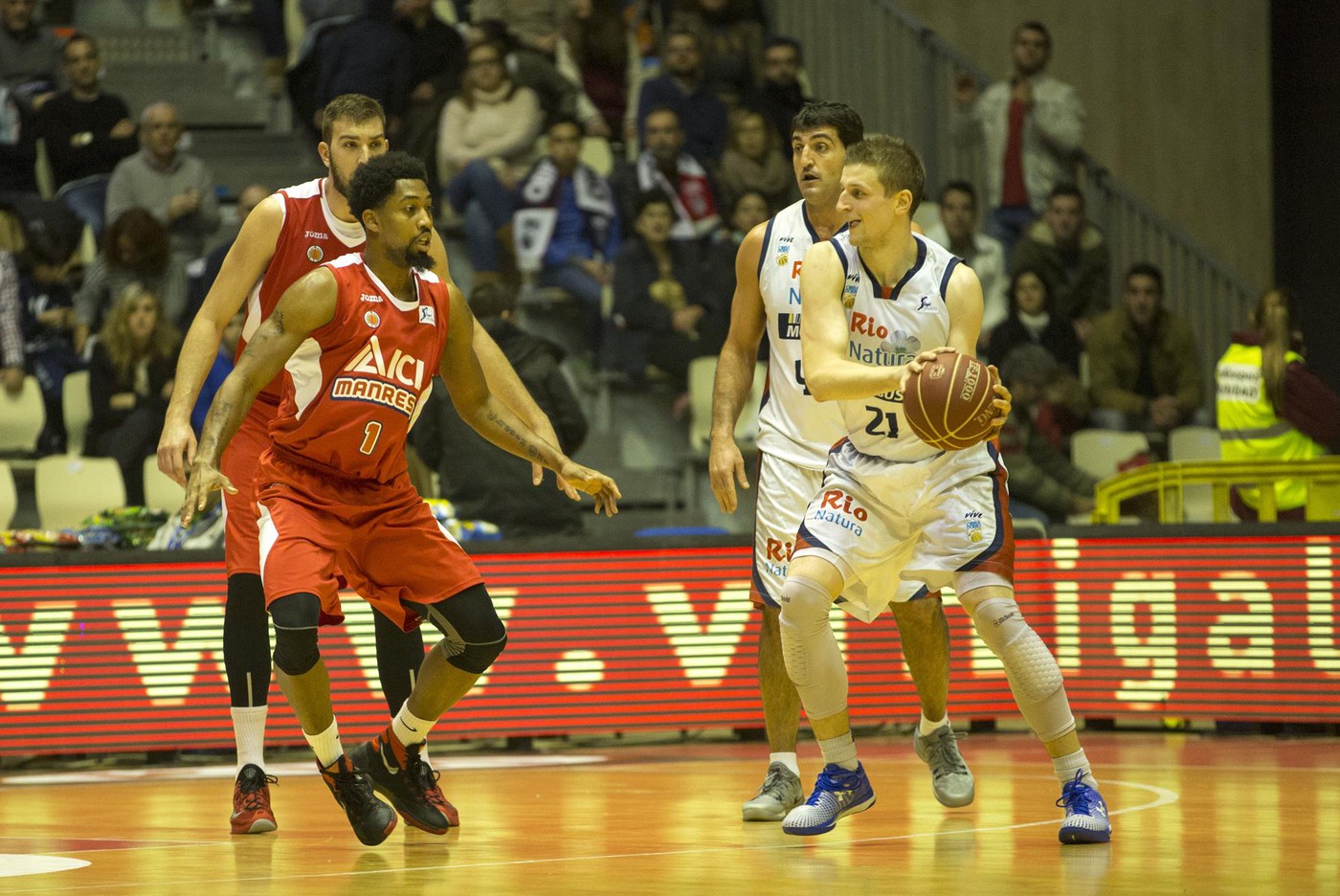 L’ICL Manresa assalta el fortí del Fontes do Sar i aconsegueix la cinquena victòria (71-79)