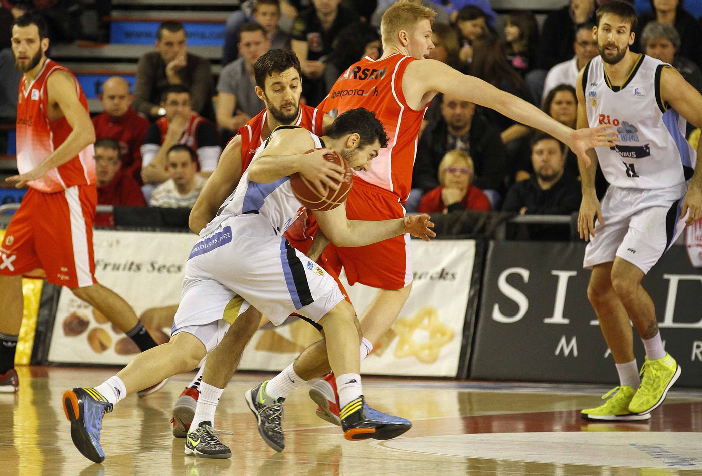 Bad beggining brings La Bruixa d’Or to lose (56-77)