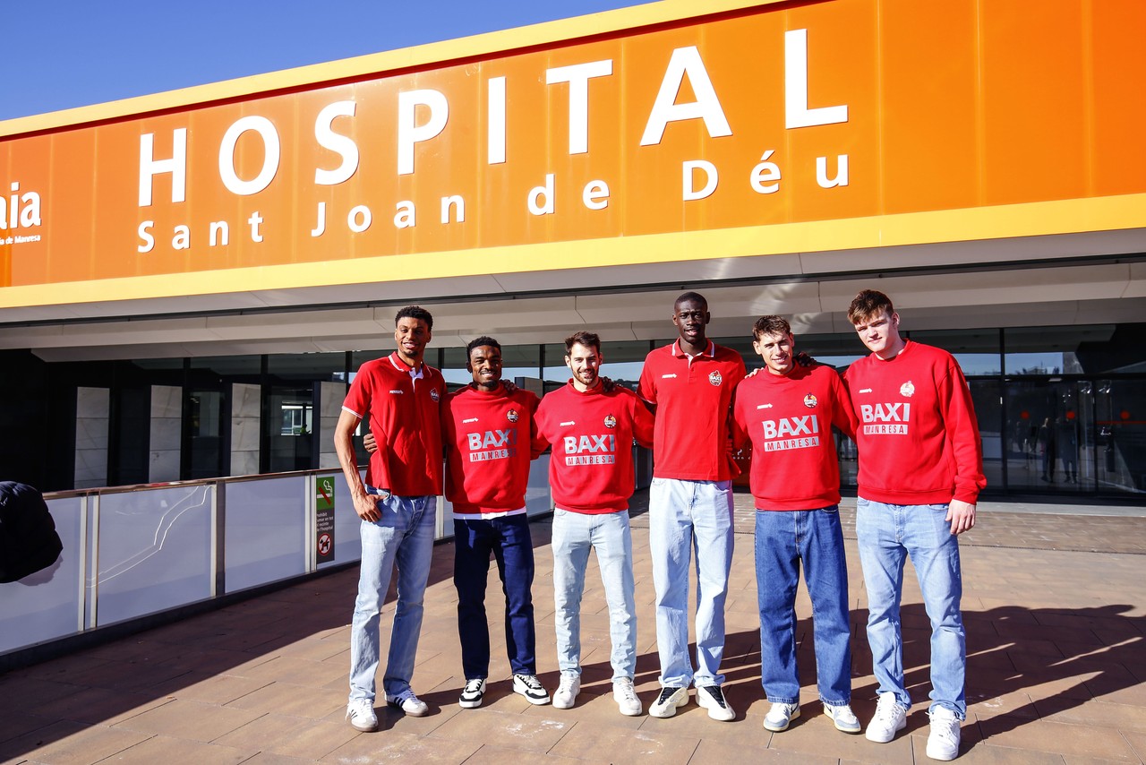 El BAXI Manresa visita en el 'matí solidari' l'Hospital Sant Joan de Déu i Ampans