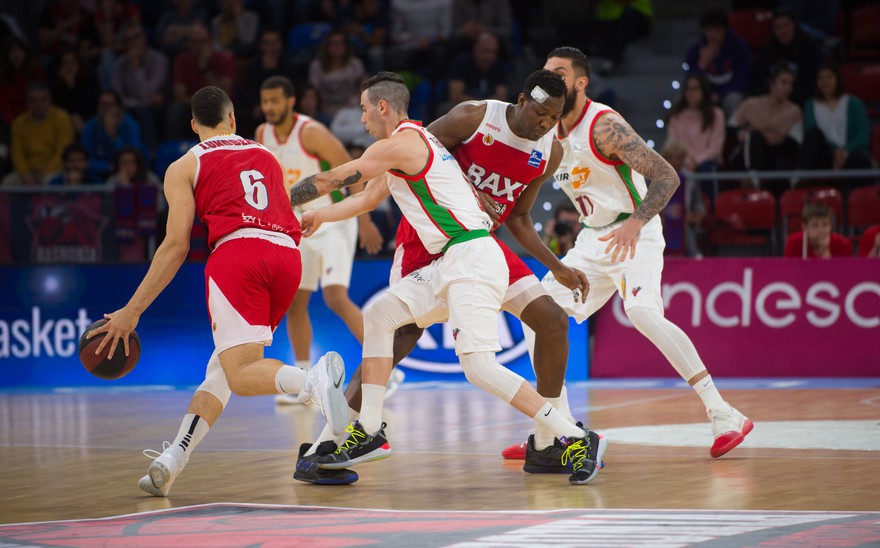 Un BAXI Manresa combativo cae en la pista de Baskonia (82-71)