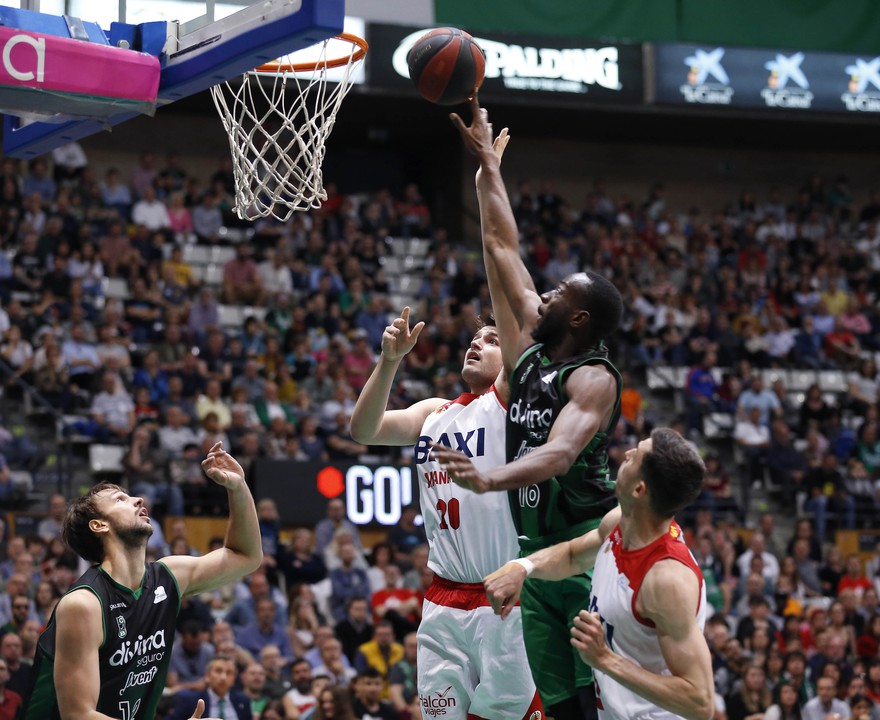 Photos J32: Divina Seguros Joventut 86 - BAXI Manresa 70