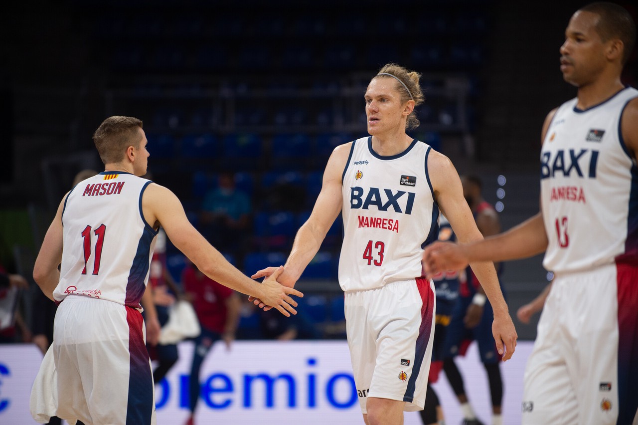 BAXI Manresa competes until the last quarter on the champion's court