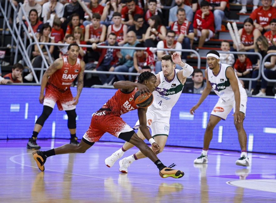 Galería de fotos J27: BAXI Manresa 77 - Unicaja 88