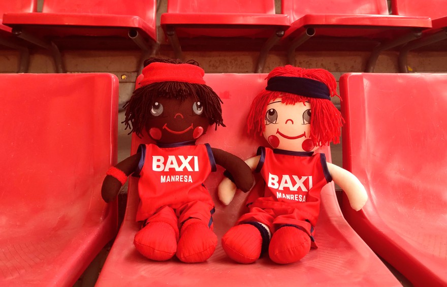 BAXI Manresa sells the solidarity dolls of the Convent of Santa Clara in the Nou Congost
