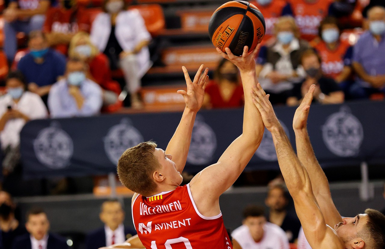 El BAXI Manresa hace vibrar el Congost tumbando el Baskonia