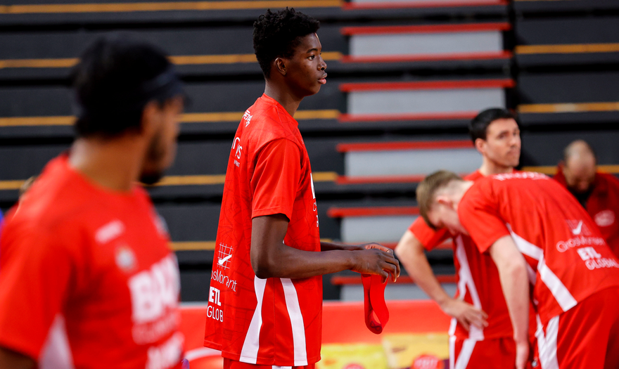 Bàsquet Manresa is looking for host families for young players