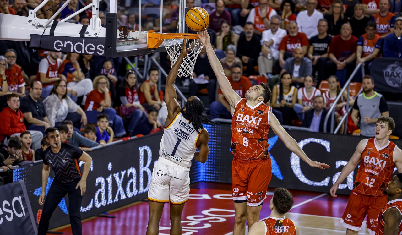 A competitive BAXI Manresa team ultimately loses due to small details.