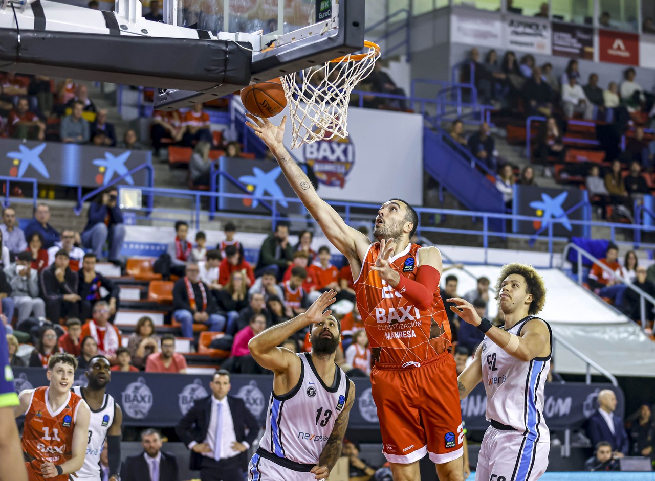 Un BAXI Manresa coral derrota el Veolia Towers Hamburg