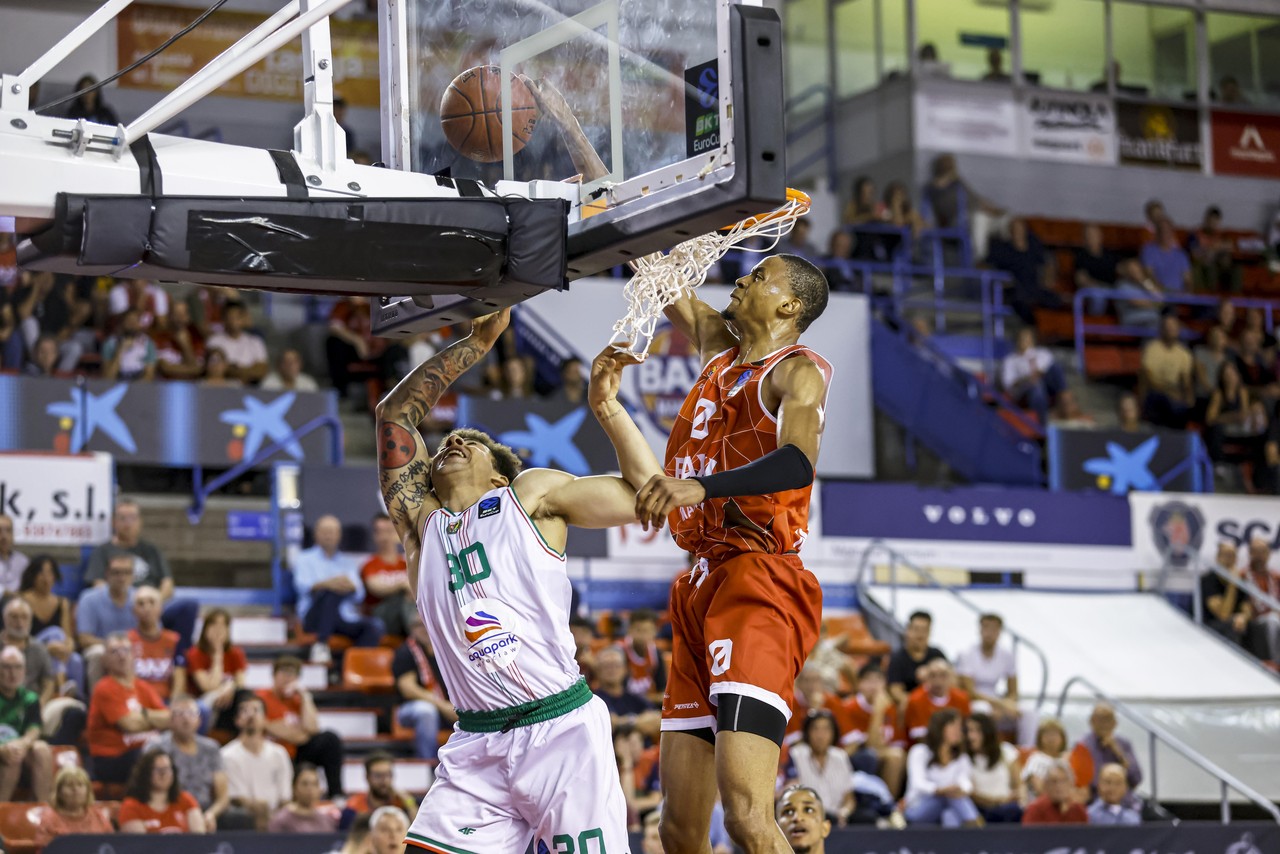 El BAXI Manresa troba al Nou Congost la primera victòria del curs