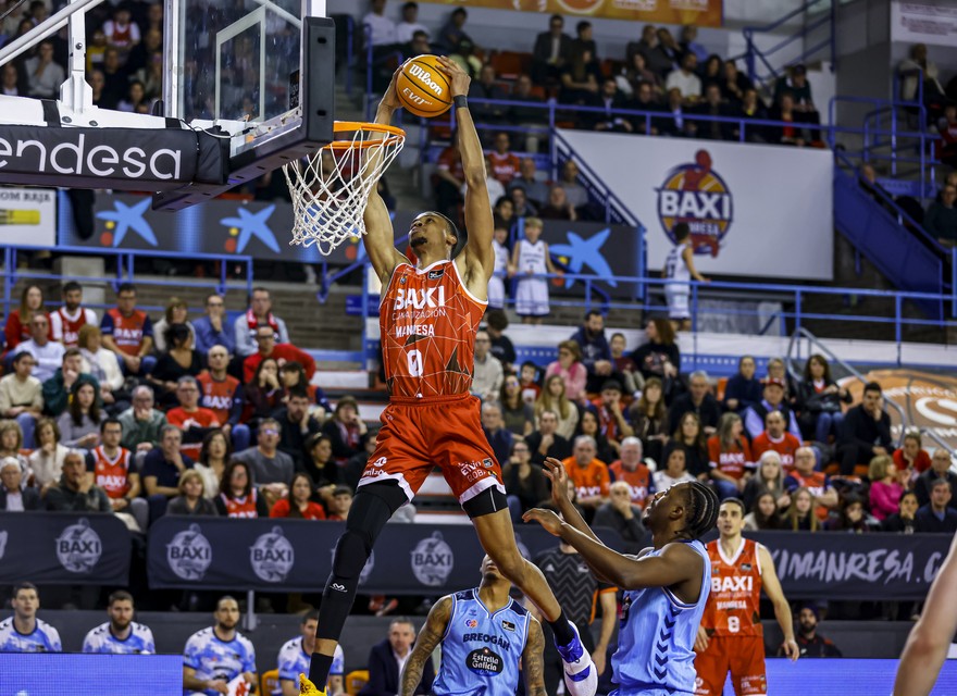 El BAXI Manresa sap patir i supera el Río Breogán