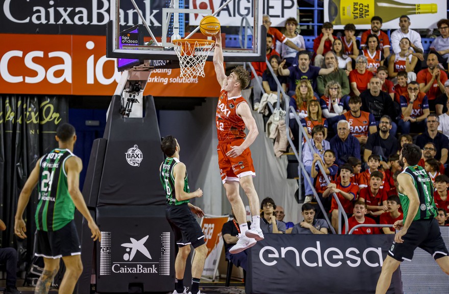 El BAXI Manresa se lleva un vibrante derbi con el Joventut