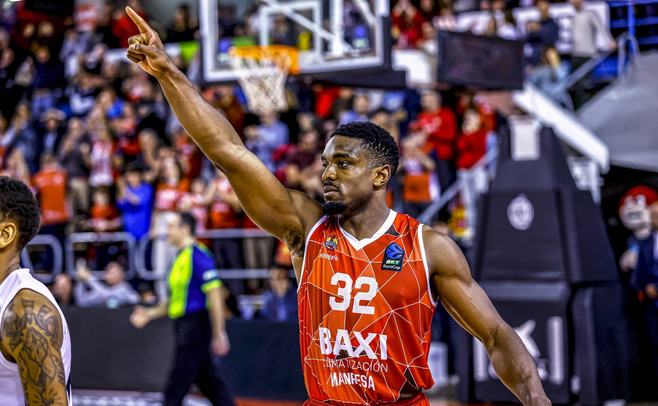 BAXI Manresa hosts Reyer Venecia and aims to improve its position.