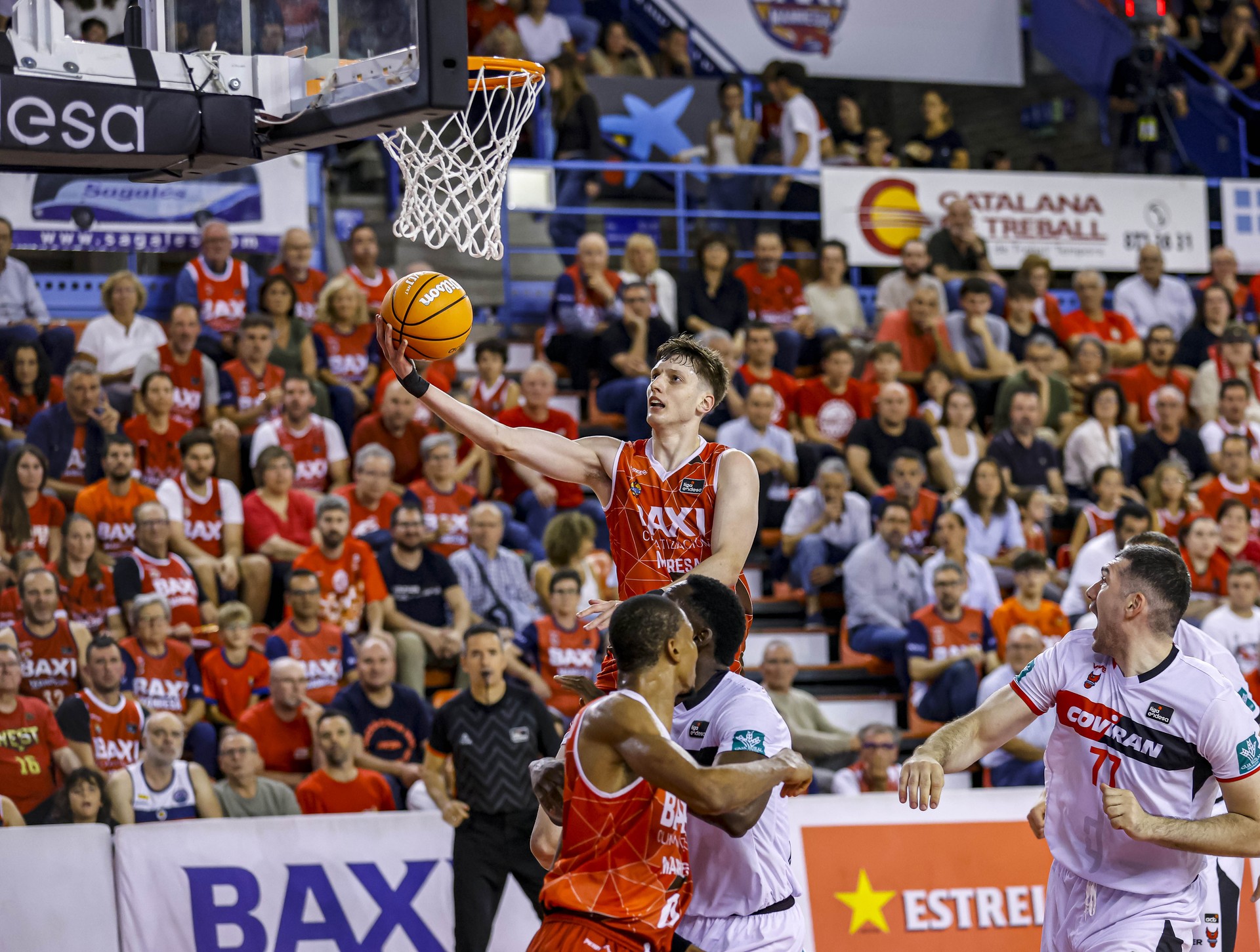 El BAXI Manresa fa vibrar el Nou Congost per aconseguir la primera victòria a la Lliga Endesa