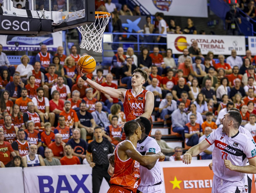 El BAXI Manresa fa vibrar el Nou Congost per aconseguir la primera victòria a la Lliga Endesa