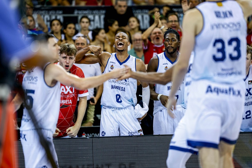 BAXI Manresa beats Hiopos Lleida in the first round of the Catalan League.