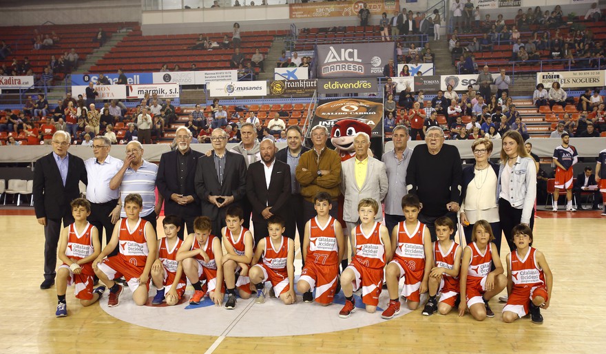 El Bàsquet Manresa ret homenatge als pioners del Primer Ascens