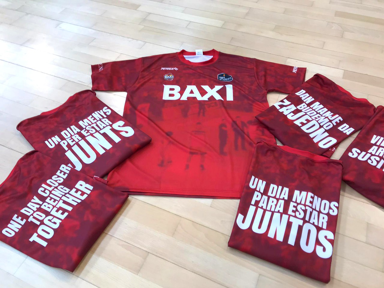 Una samarreta especial dedicada als abonats del BAXI Manresa