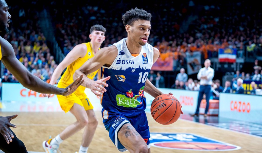 El BAXI Manresa ficha a Derrick Alston Jr, hijo del mítico campeón del '98