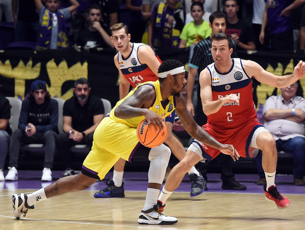 Un BAXI Manresa competitivo se queda a un paso de la victoria ante el UNET Holon (90-88)