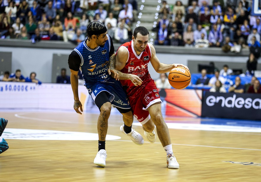 Galeria de fotos J11: Recoletas Salud San Pablo Burgos 100 - BAXI Manresa 102