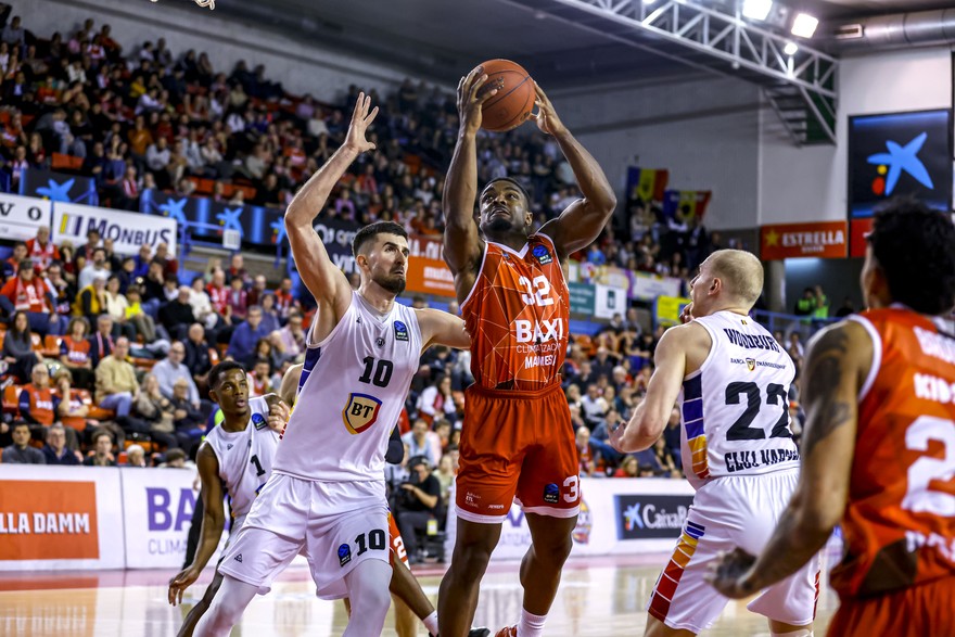 Galería de fotos J16 EC: BAXI Manresa 101 - U BT Cluj Napoca 99