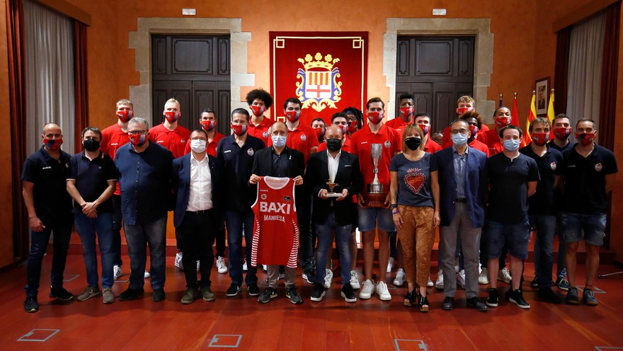 El BAXI Manresa es recibido en el Ayuntamiento