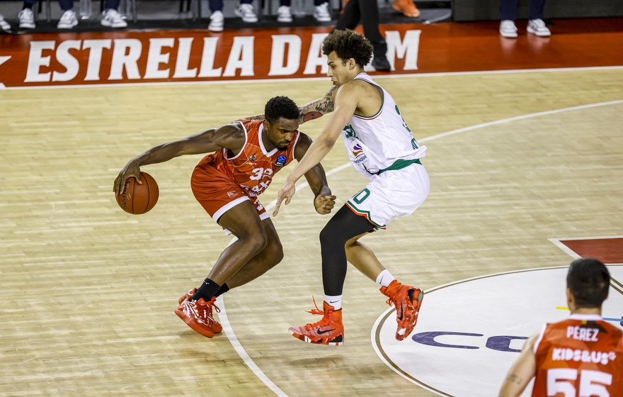 Photo Gallery J2 EC: BAXI Manresa 74 - Slask Wroclaw 62