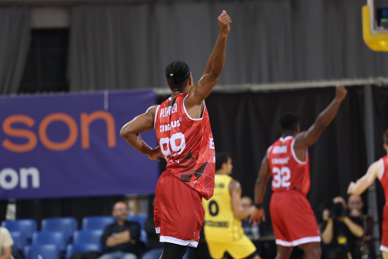 El BAXI Manresa treu d’una pista ‘calenta’ la primera victòria fora de casa