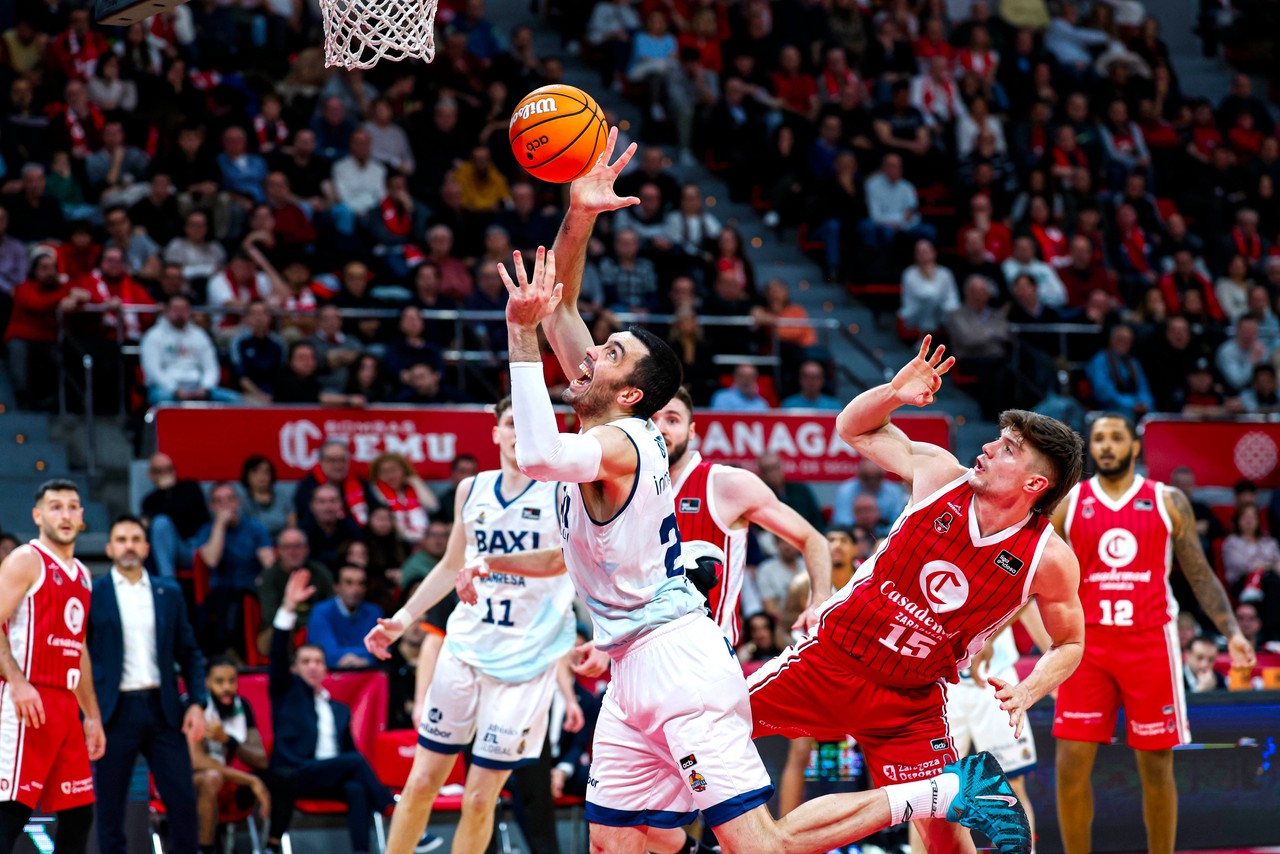 El BAXI Manresa confirma su buena racha con una nueva victoria en Zaragoza