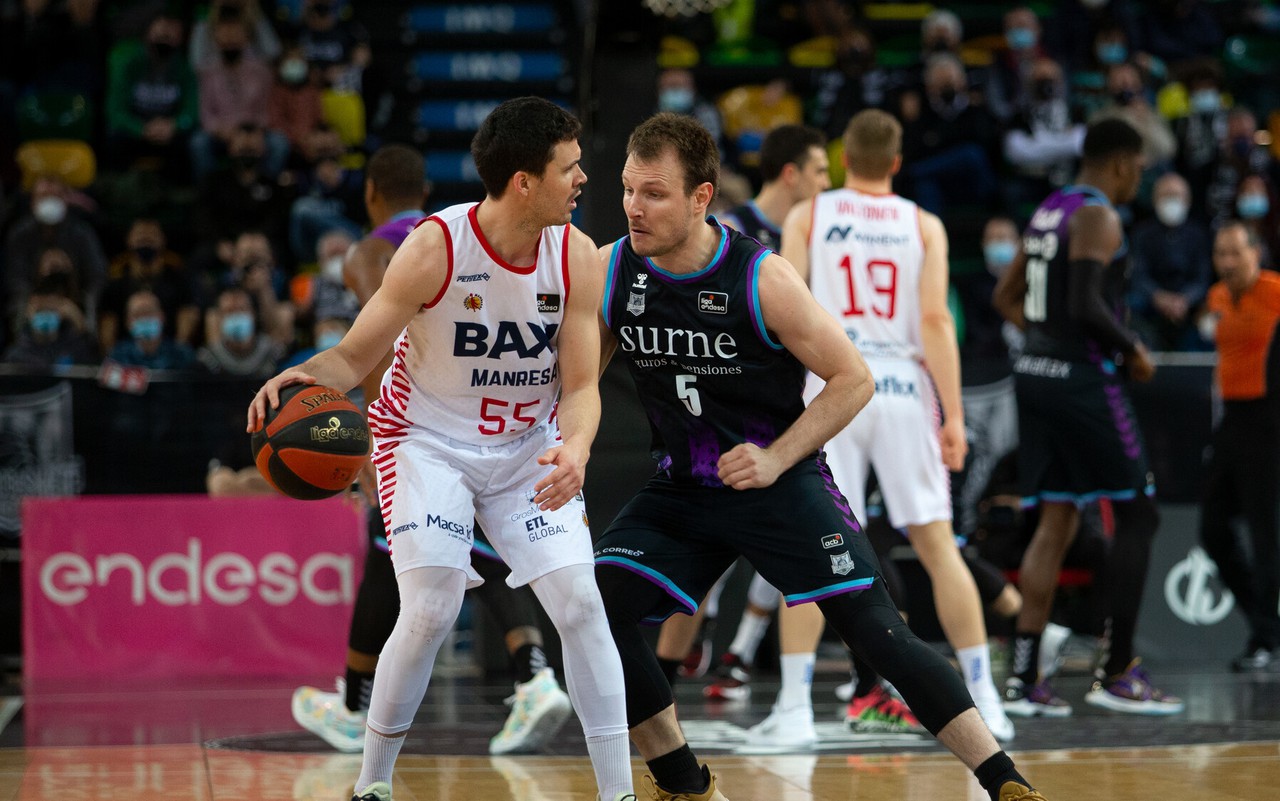 Un BAXI Manresa batallador no puede frenar la racha del Bilbao Basket