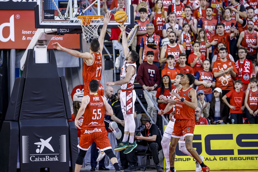 Galeria de fotos J26: BAXI Manresa 95 - Casademont Zaragoza 83