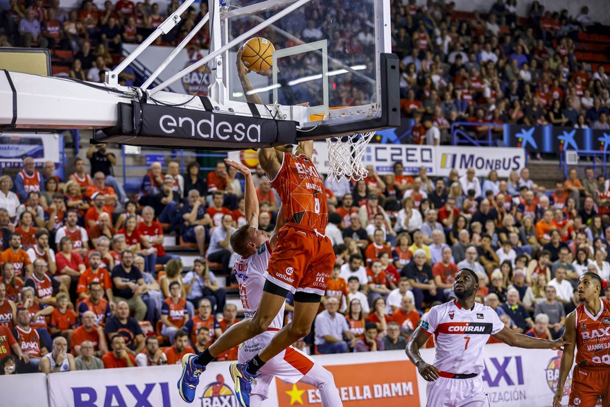 Photo Gallery J2: BAXI Manresa 83 - Coviran Granada 68