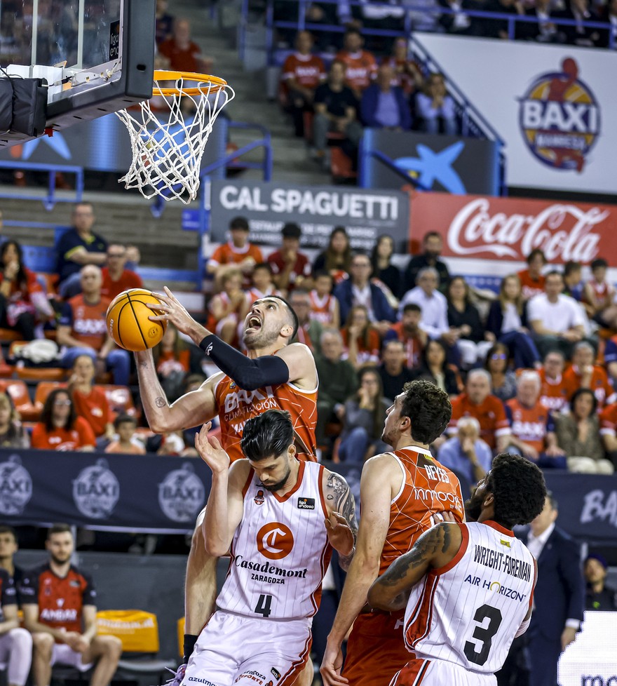 Galeria de fotos J32: BAXI Manresa 101 - Casademont Zaragoza 83