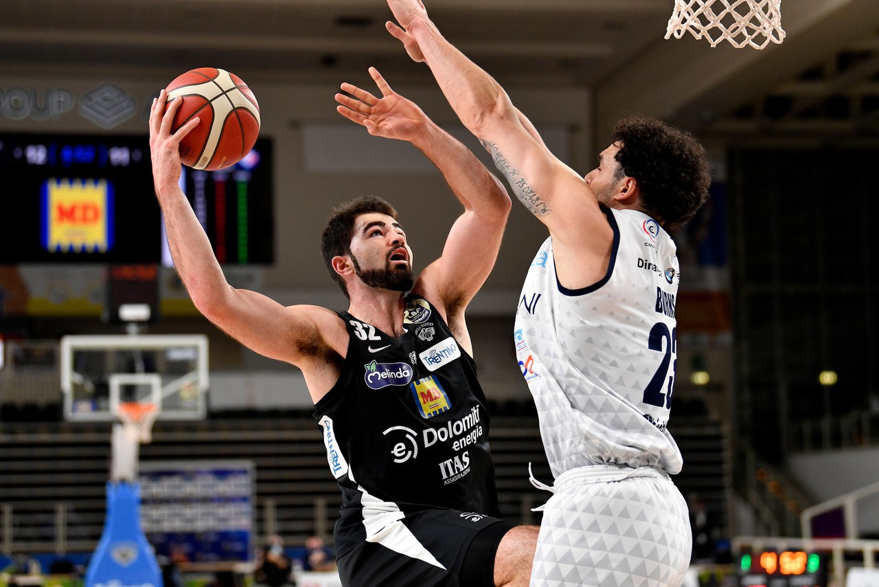 L'ala-pivot Luke Maye suma qualitat i duresa a l'interior del BAXI Manresa