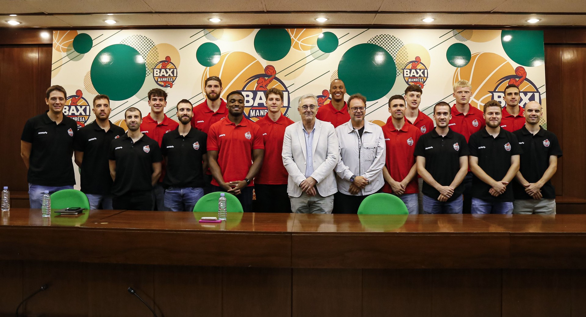 El BAXI Manresa 2025-26 dóna el tret de sortida des de la seu de Mútua Intercomarcal