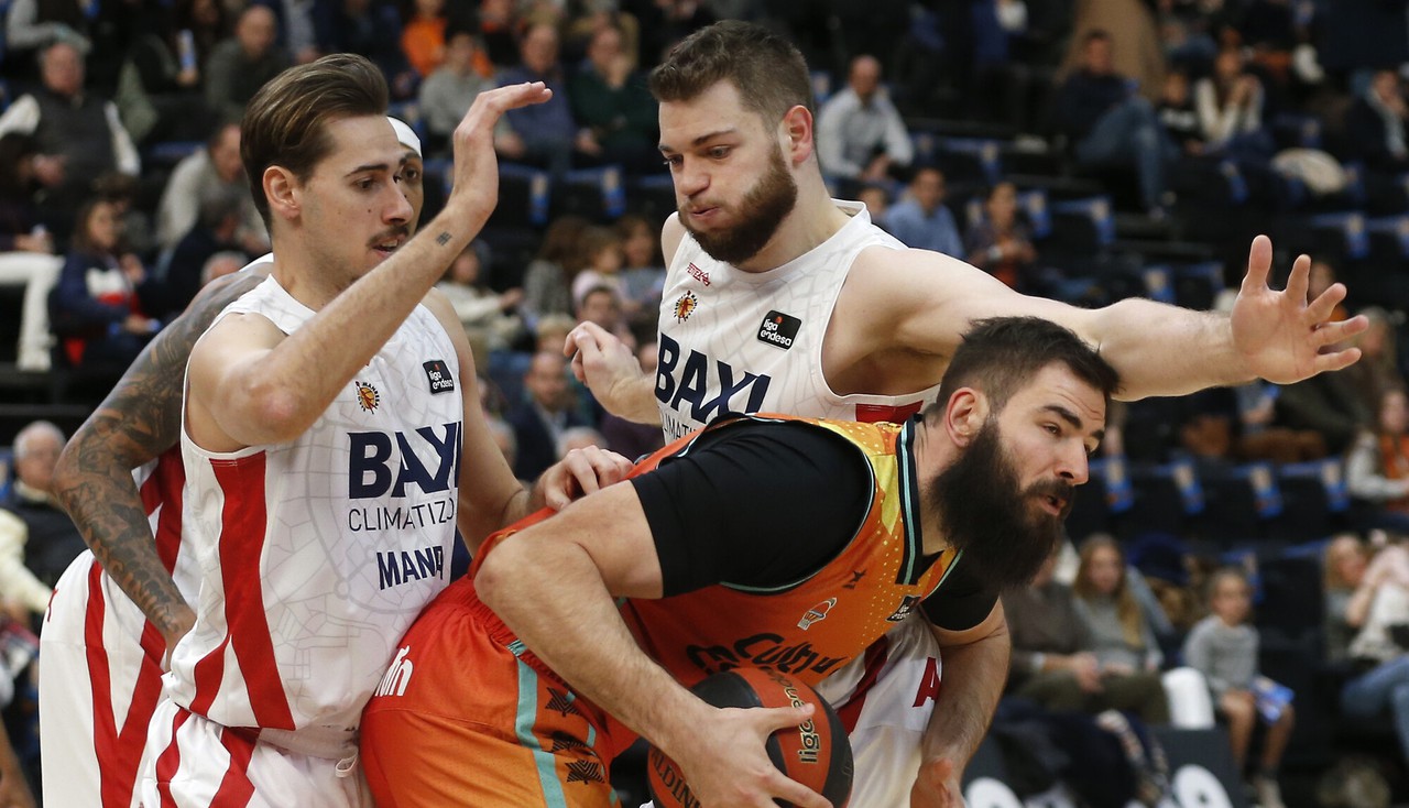 Un luchador BAXI Manresa fuerza al poderoso Valencia a dar lo mejor para ganar