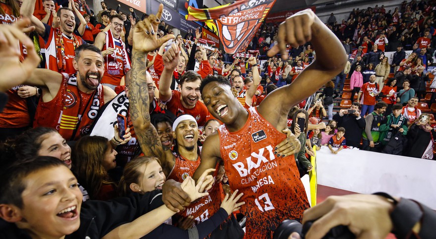 BAXI Manresa closes a successful 2023 by winning the derby against Joventut