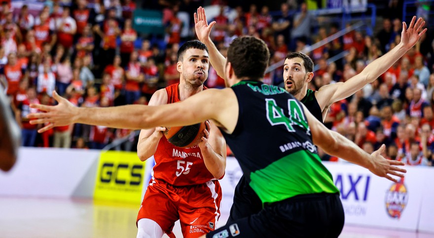 BAXI Manresa is beaten by Joventut al Nou Congost