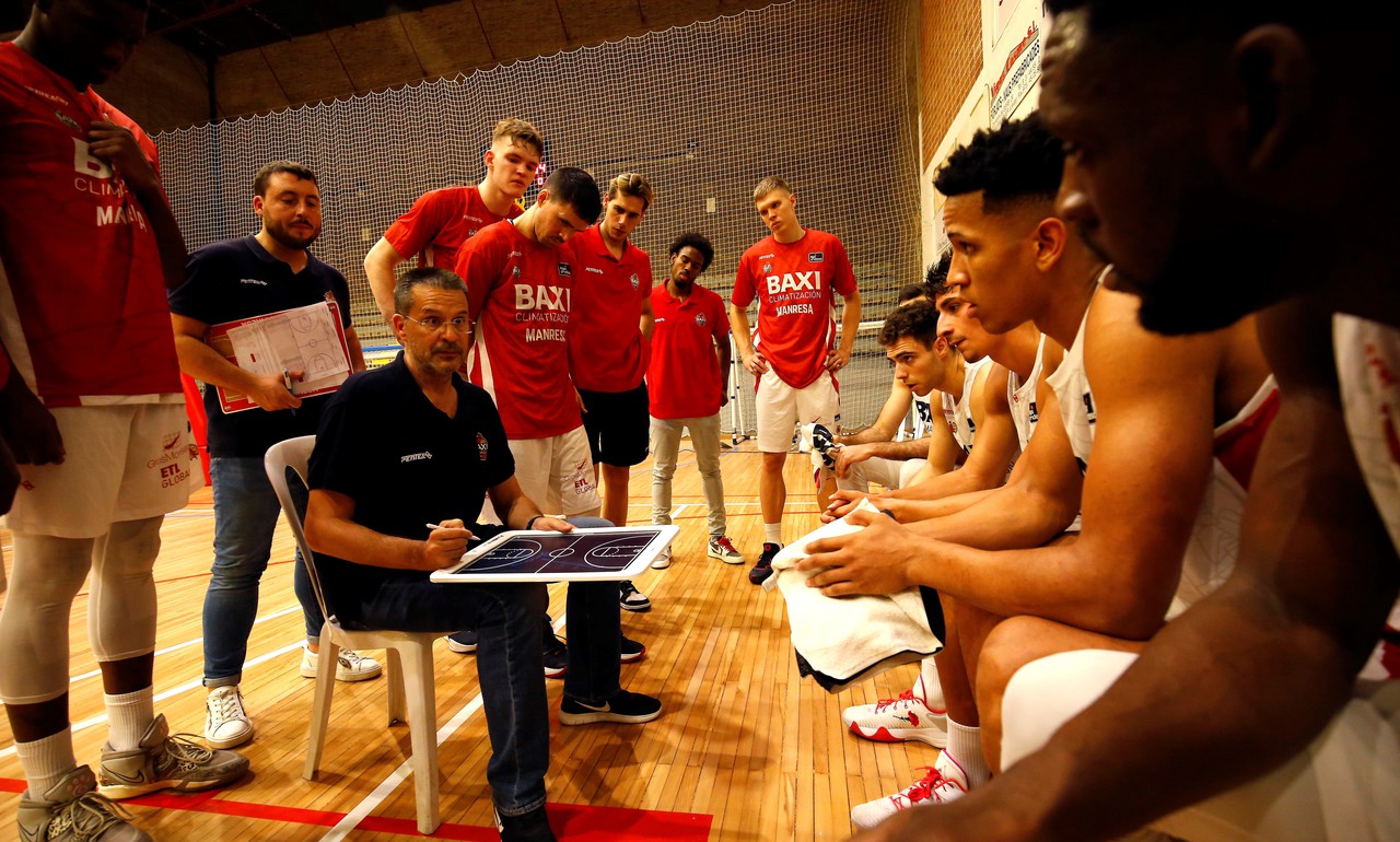 El BAXI Manresa 22-23 debuta en partit oficial contra el Joventut