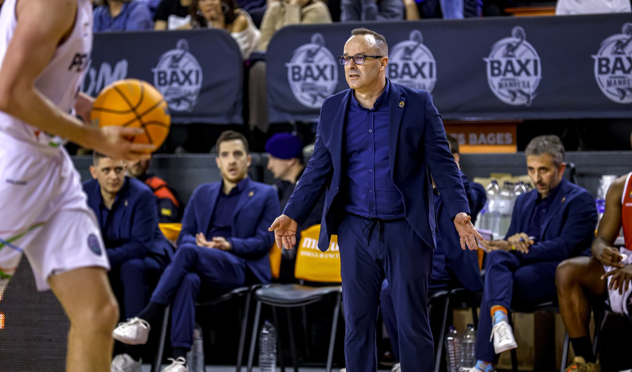 El BAXI Manresa no para i ja és a Turquia per jugar-se el Top16 de la BCL