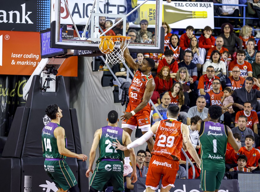 Galería de fotos J18: BAXI Manresa 92 - Unicaja 98