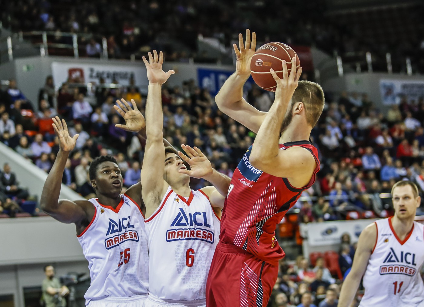 L’ICL Manresa remunta 15 punts per forçar la pròrroga però cau a Saragossa