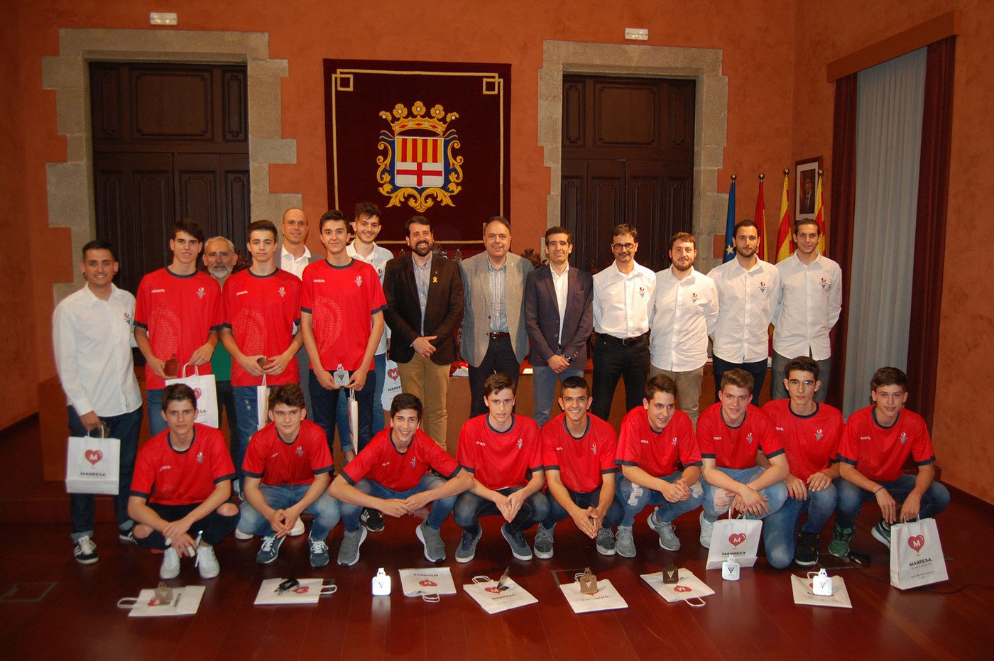 Reception at the City Council of the Cadet A team of the Club Bàsquet Manresa 2015 in 3rd place in the Championship of Catalonia and 8th in the Championship of Spain