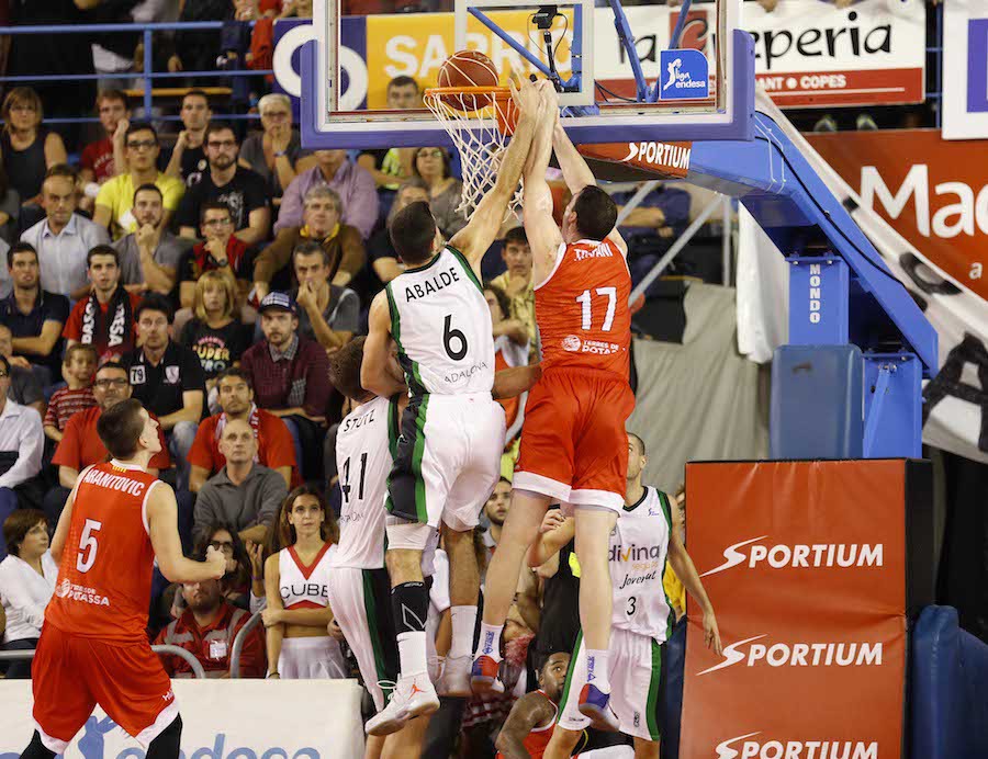 El ICL Manresa tropieza en el derbi catalán ante el Divina Seguros Joventut