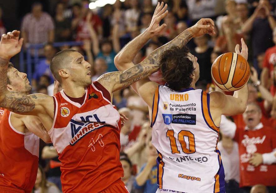 Another heart attack end gives ICL Manresa the first victory (86-85)