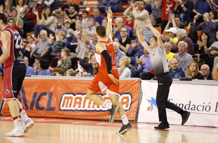 Treballada victòria de l’ICL Manresa davant un competitiu Carramimbre Valladolid (78-75)