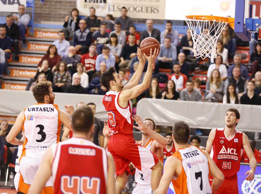 El ICL Manresa pierde en los últimos minutos un partido de tú a tú con el Fuenlabrada