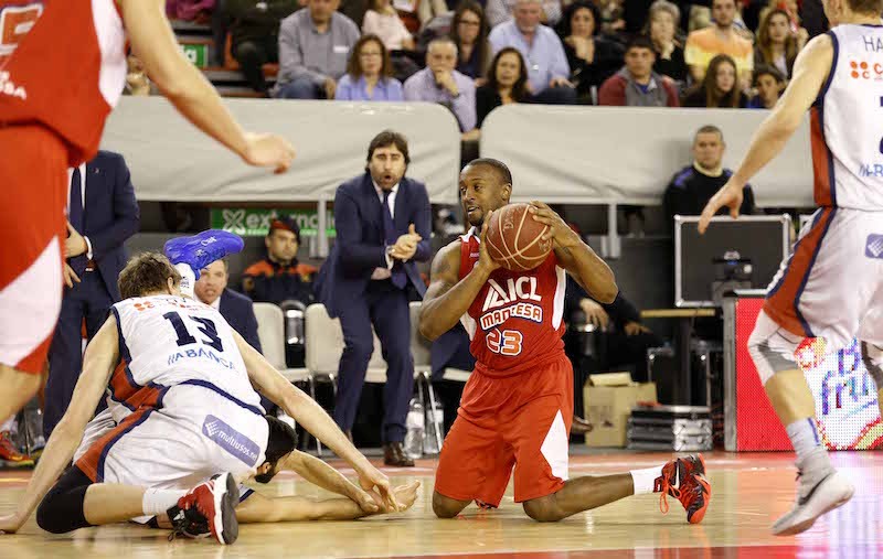 Un segundo periodo nefasto hunde la ICL Manresa ante Obradoiro